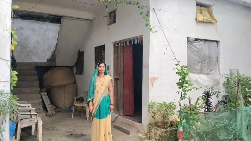 प्रधानमंत्री आवास योजना ने भडूस की नेहा साहू के पक्के मकान का सपना किया साकार