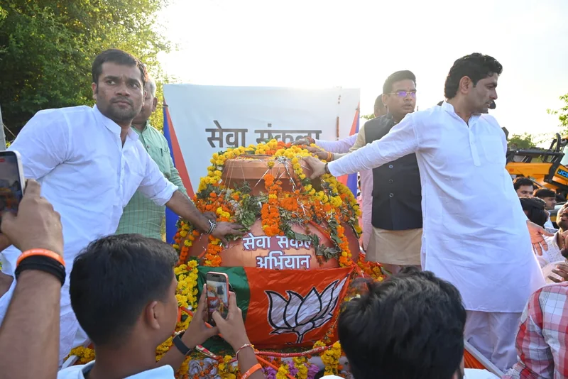 सेवा-संकल्प अभियान के तहत बड़नगर - वाराणसी