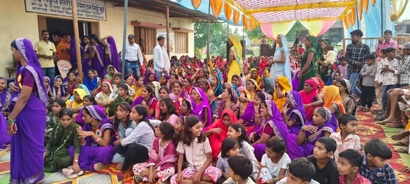 स्व-सहायता समूह की महिलाओं को वित्तीय साक्षरता एवं बीमा सेवाओं की दी जानकारी
