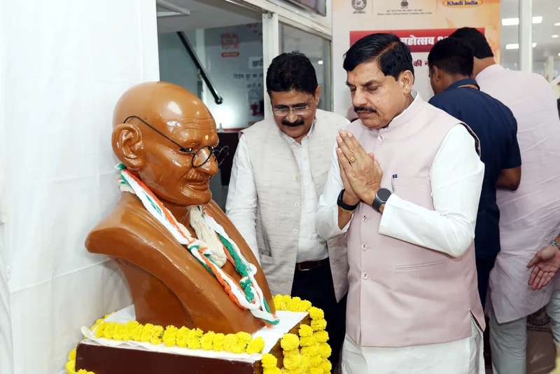 खादी अपनाएं, स्वदेशी अपनाएं: मुख्यमंत्री डॉ. यादव
